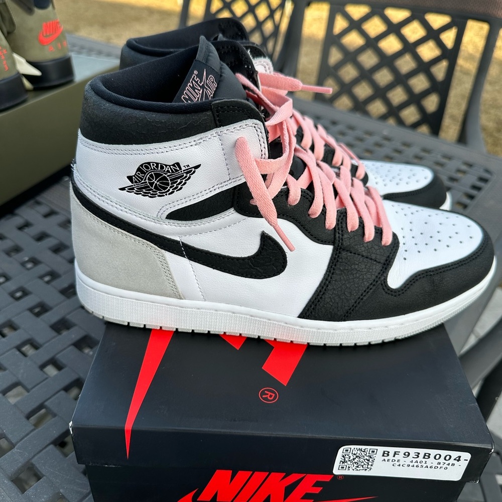 Nike Air Jordan Men’s Black and White Sneakers
Jordan 1 OG Stage Haze